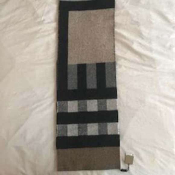 NWT Burberry Wool and Cashmere Color Block Mega Check Blanket Scarf - Picture 2 of 11
